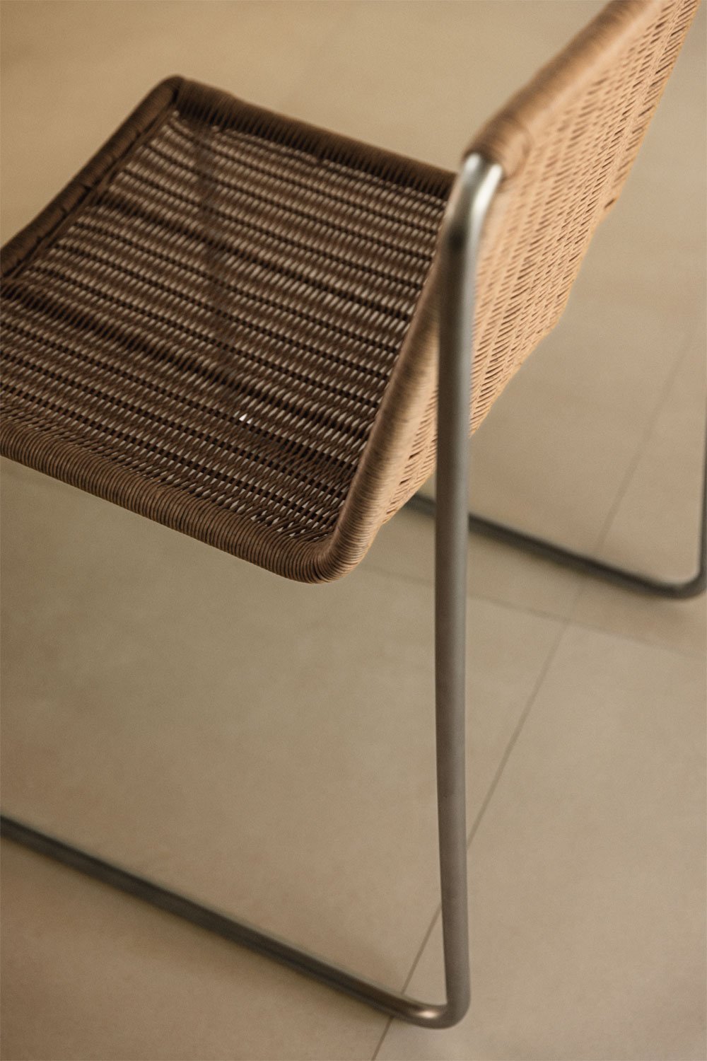 Pack de 4 sillas de comedor en acero inoxidable y ratán sintético Omaha, imagen de galería 2