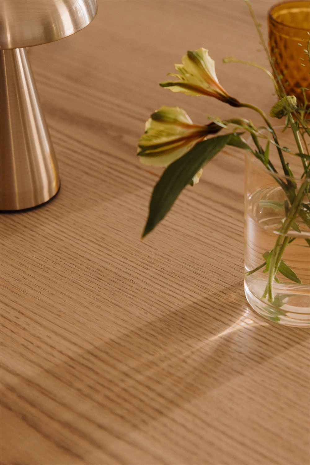 Mesa de comedor redonda en MDF y hierro Yvetta     , imagen de galería 2