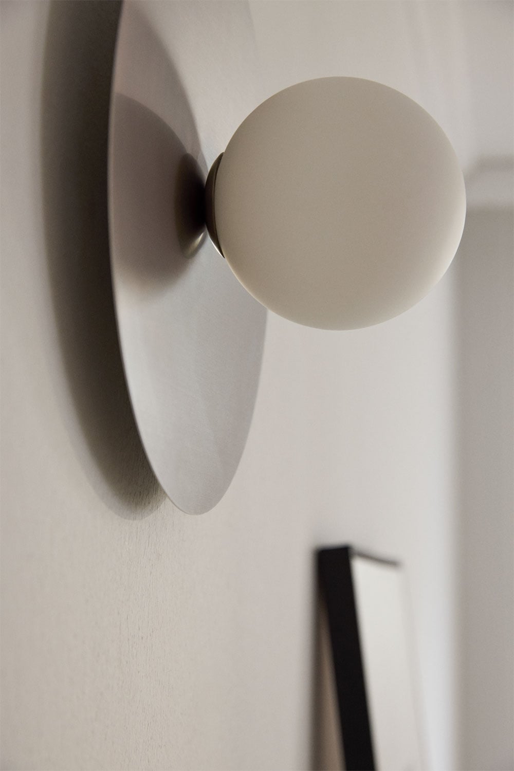 Aplique de pared en hierro y cristal Anine, imagen de galer&iacute;a 2