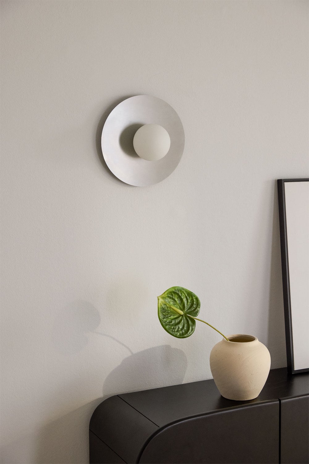 Aplique de pared en hierro y cristal Anine, imagen de galer&iacute;a 1