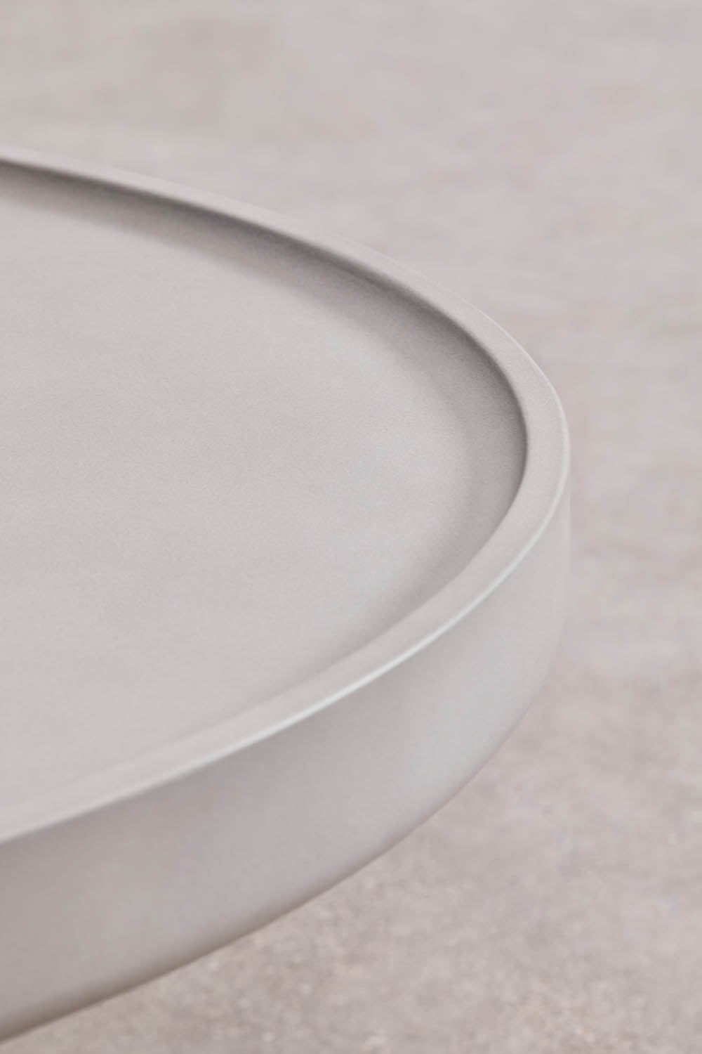 Mesa de centro ovalada 110x60 cm en cemento Darwys, imagen de galer&iacute;a 4