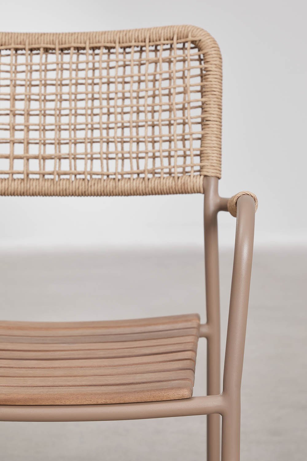 Set de mesa de jardín redonda Ø65 cm y 4 sillas de jardín apilables en acero y madera de acacia Tilda, imagen de galer&iacute;a 8