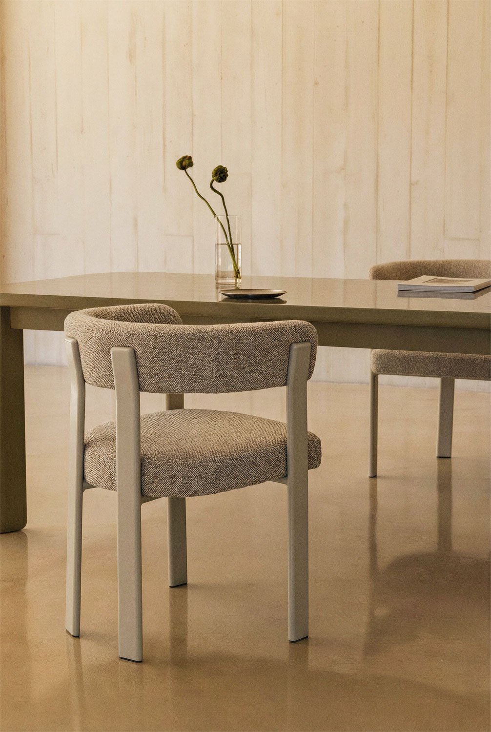 Silla de comedor con reposabrazos tapizada y en hierro Jolie, imagen de galer&iacute;a 1