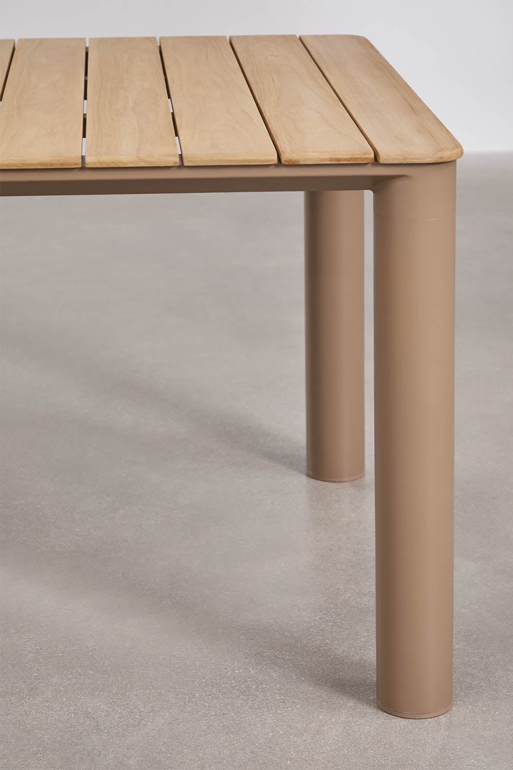 Mesa de jardín rectangular en aluminio y madera de teca Sirka, imagen de galer&iacute;a 3