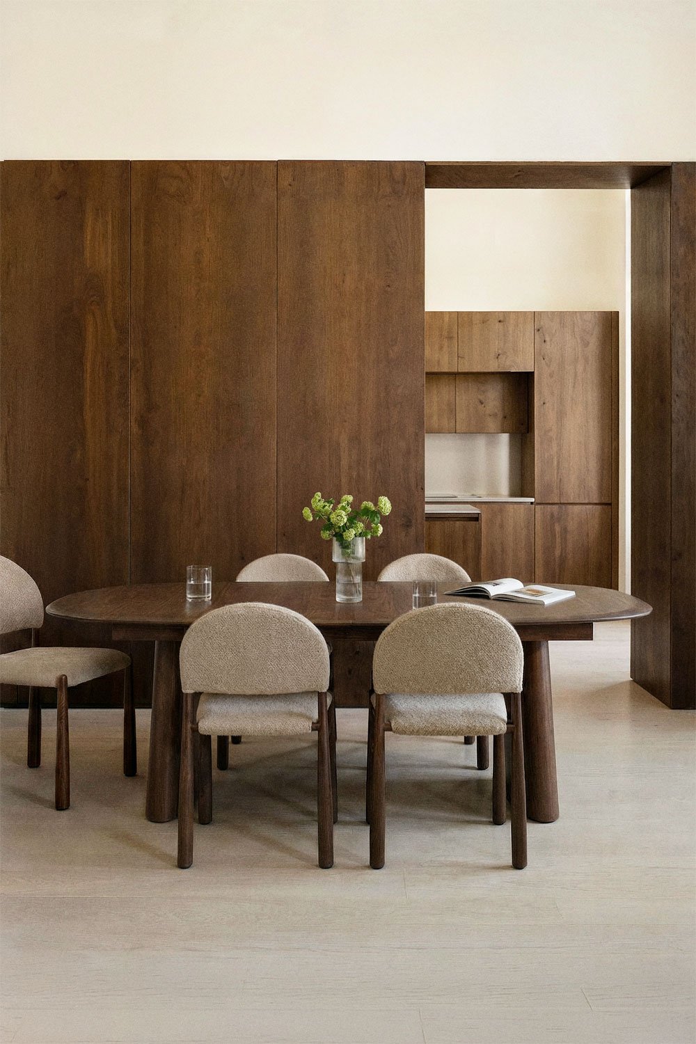 Mesa de comedor ovalada extensible en MDF y chapa de fresno Nuveta, imagen de galer&iacute;a 1