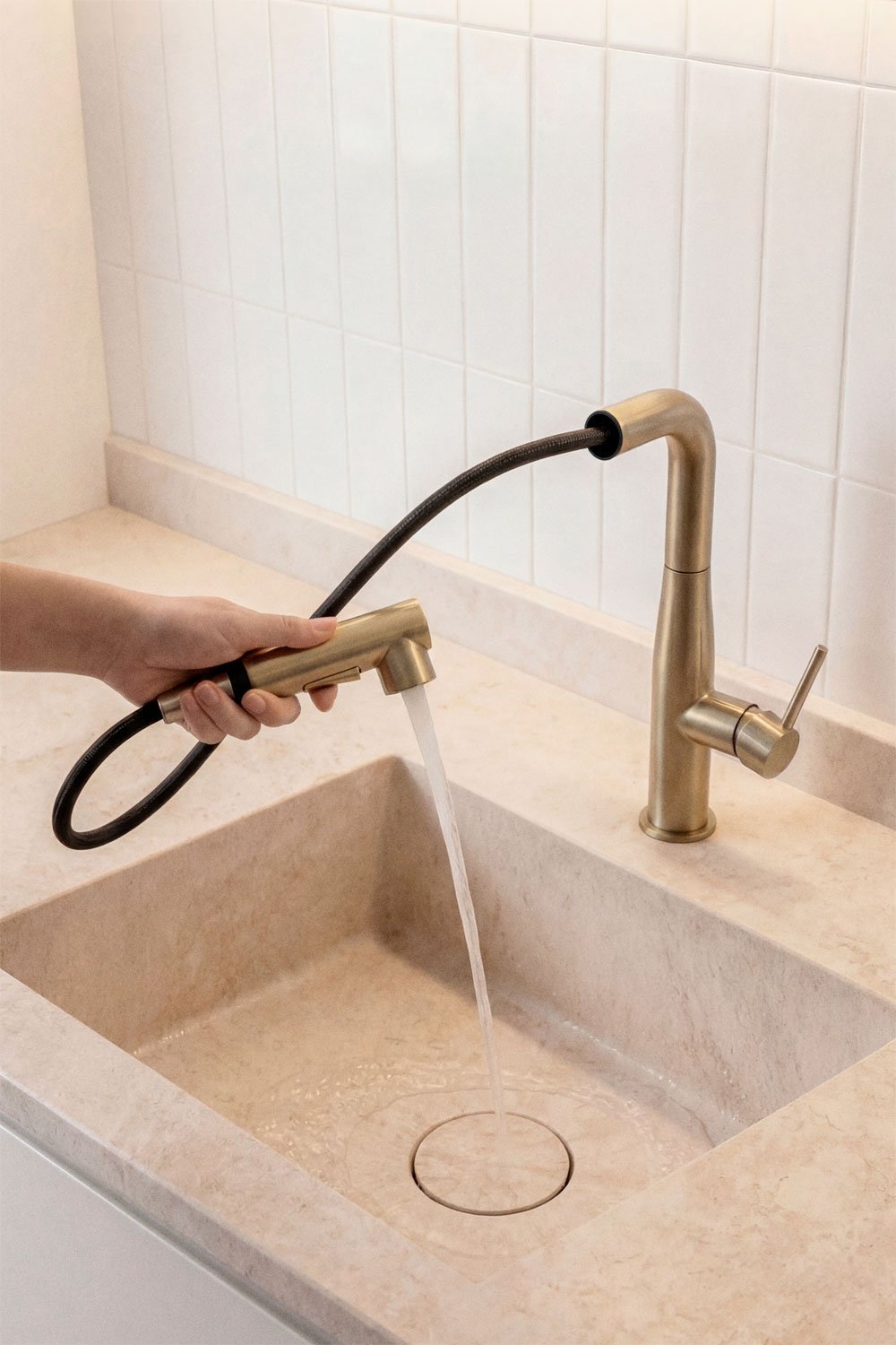 Grifo de cocina con caño alto extraíble en acero inoxidable Olyt, imagen de galer&iacute;a 2