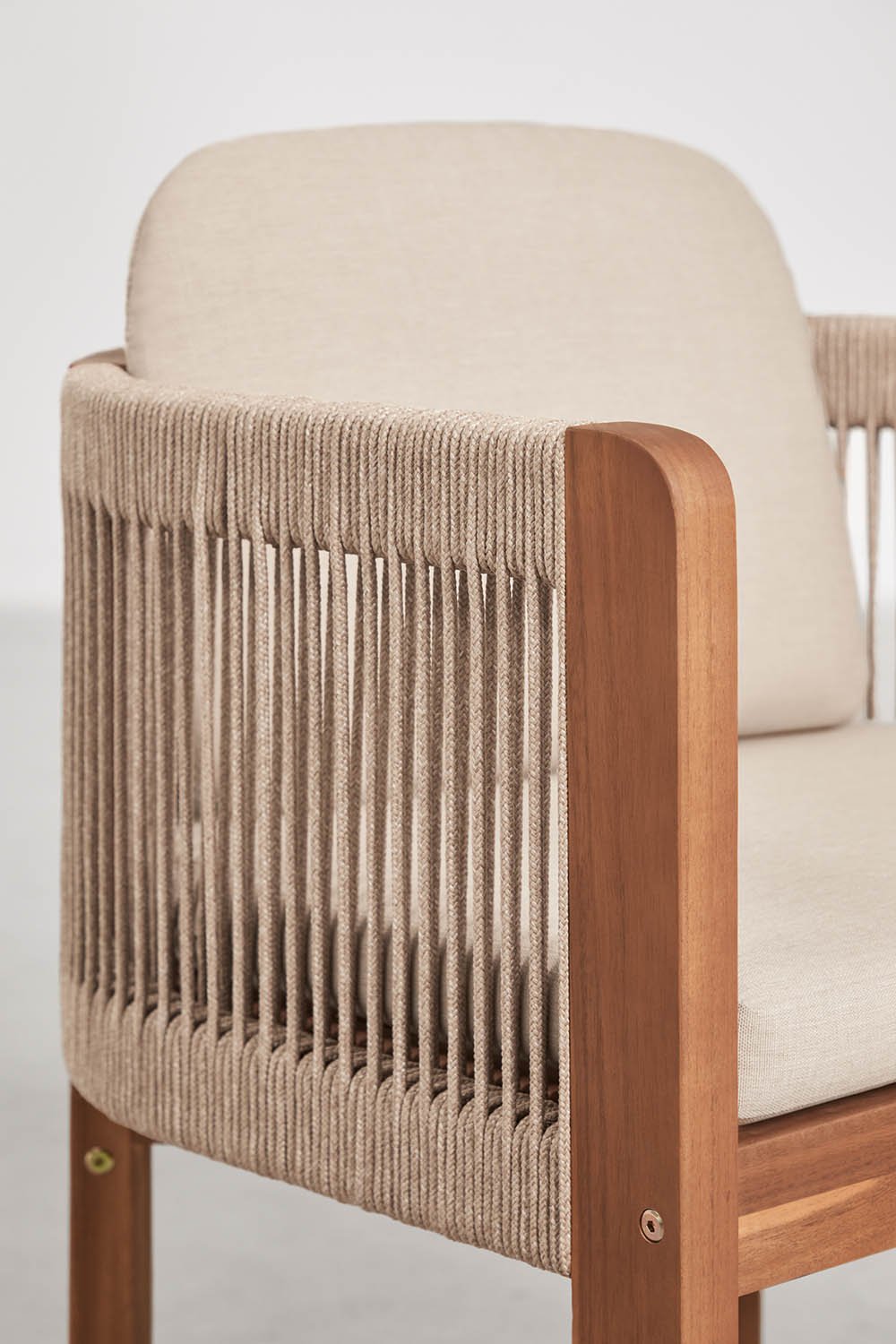 Pack de 2 sillas de comedor con reposabrazos en madera de acacia y cuerda trenzada Serel, imagen de galer&iacute;a 4