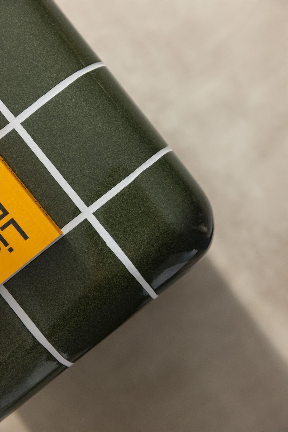 Mesa auxiliar cuadrada 30x30 cm en cemento y fibra de vidrio Eleonor, imagen de galer&iacute;a 2