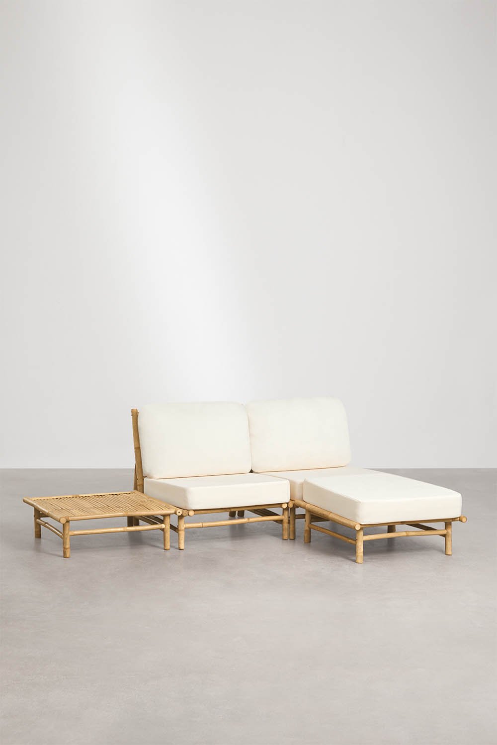 Conjunto de jardín con sofá modular de 2 piezas, puff y mesa de centro cuadrada en bambú Isendra , imagen de galer&iacute;a 3