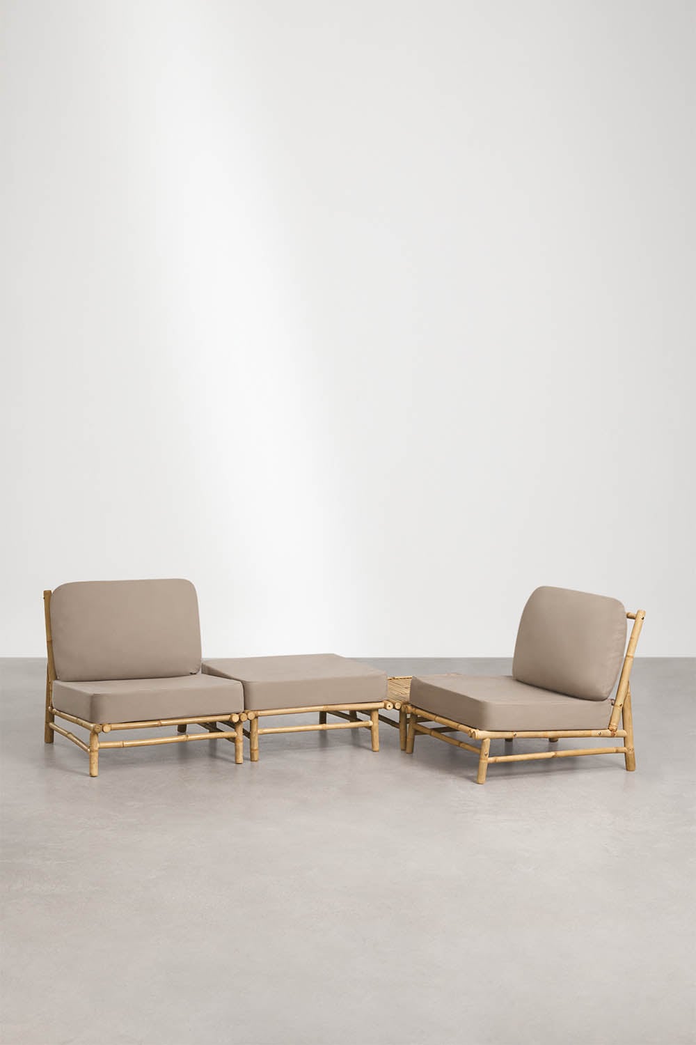 Conjunto de jardín con 2 sillones, puff y mesa de centro cuadrada 75x75 cm en bambú Isendra, imagen de galer&iacute;a 1