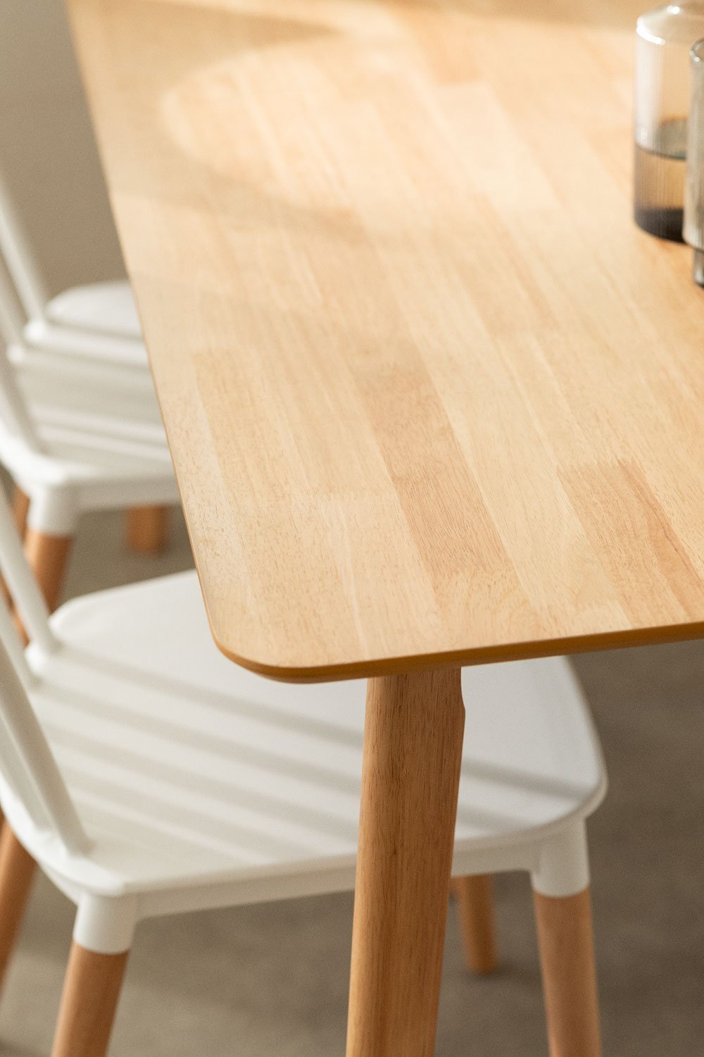 Mesa de comedor rectangular en MDF y madera de caucho Kerhen, imagen de galer&iacute;a 2