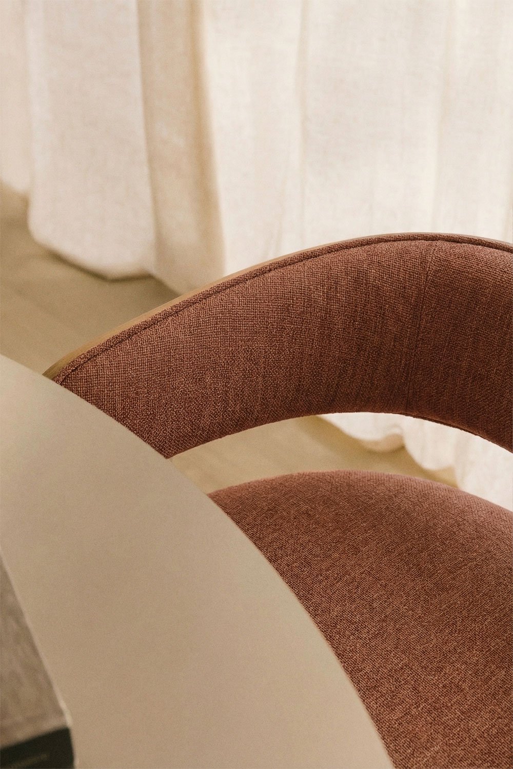 Silla de comedor en madera de roble y tapizada Olea Signature, imagen de galer&iacute;a 2