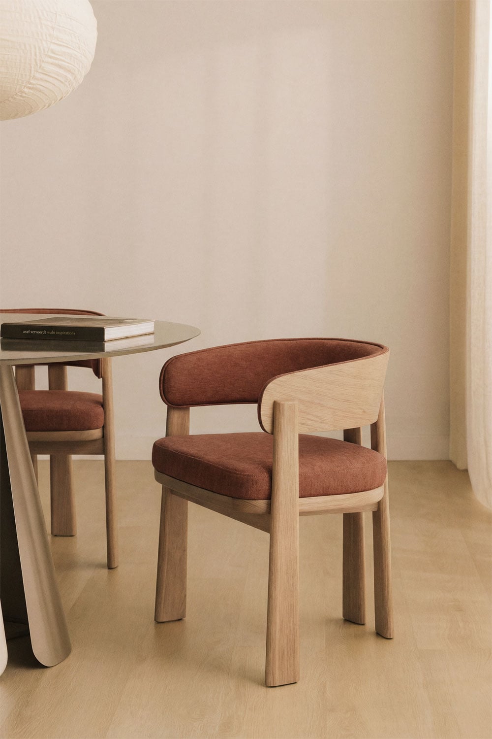 Pack de 4 sillas de comedor con reposabrazos en madera de roble y tapizada Olea Signature, imagen de galer&iacute;a 1
