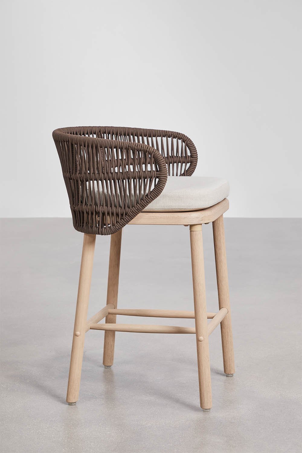 Taburete alto de jardín en madera de acacia y cuerda trenzada Capri, imagen de galer&iacute;a 2