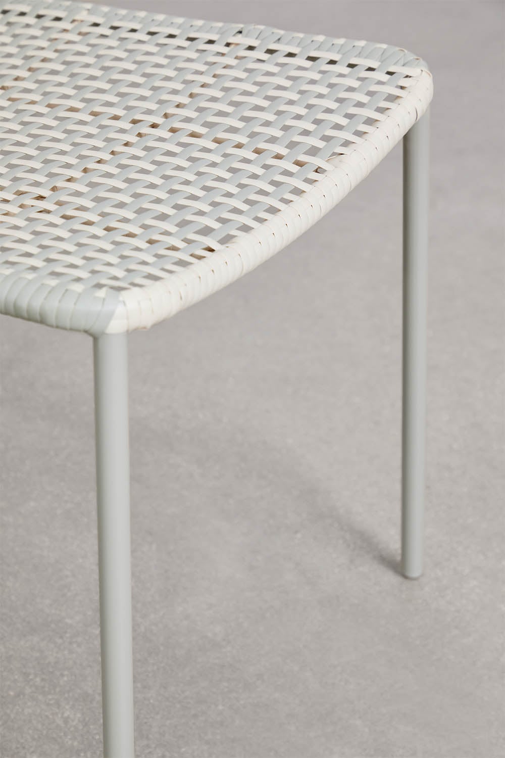 Pack de 4 sillas de comedor apilables en acero y mimbre sintético Veyra, imagen de galer&iacute;a 5