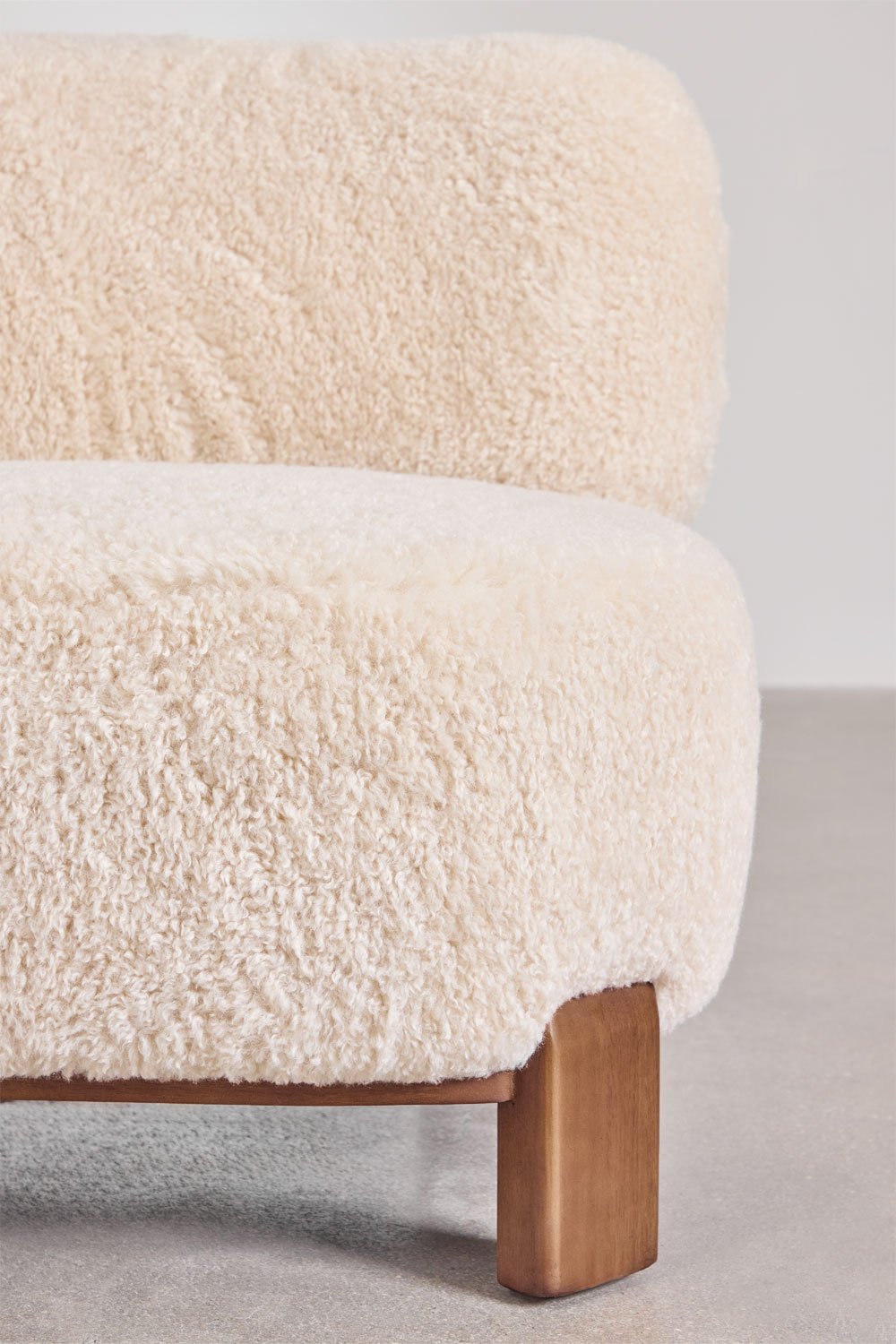 Sillón en madera tapizado Eldred, imagen de galer&iacute;a 6