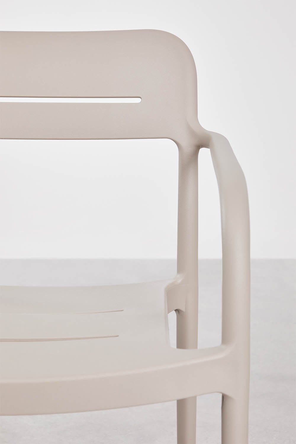 Silla de comedor apilable con reposabrazos en polipropileno Graneli, imagen de galer&iacute;a 4