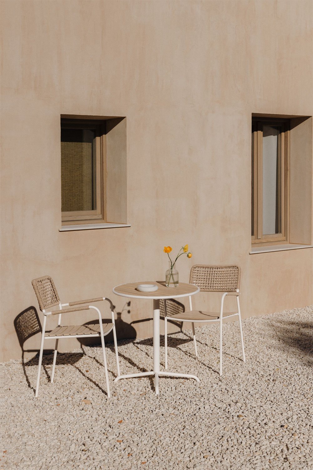 Set de mesa de jardín redonda Ø65 cm y 2 sillas de jardín apilables en acero y madera de acacia Tilda, imagen de galer&iacute;a 1