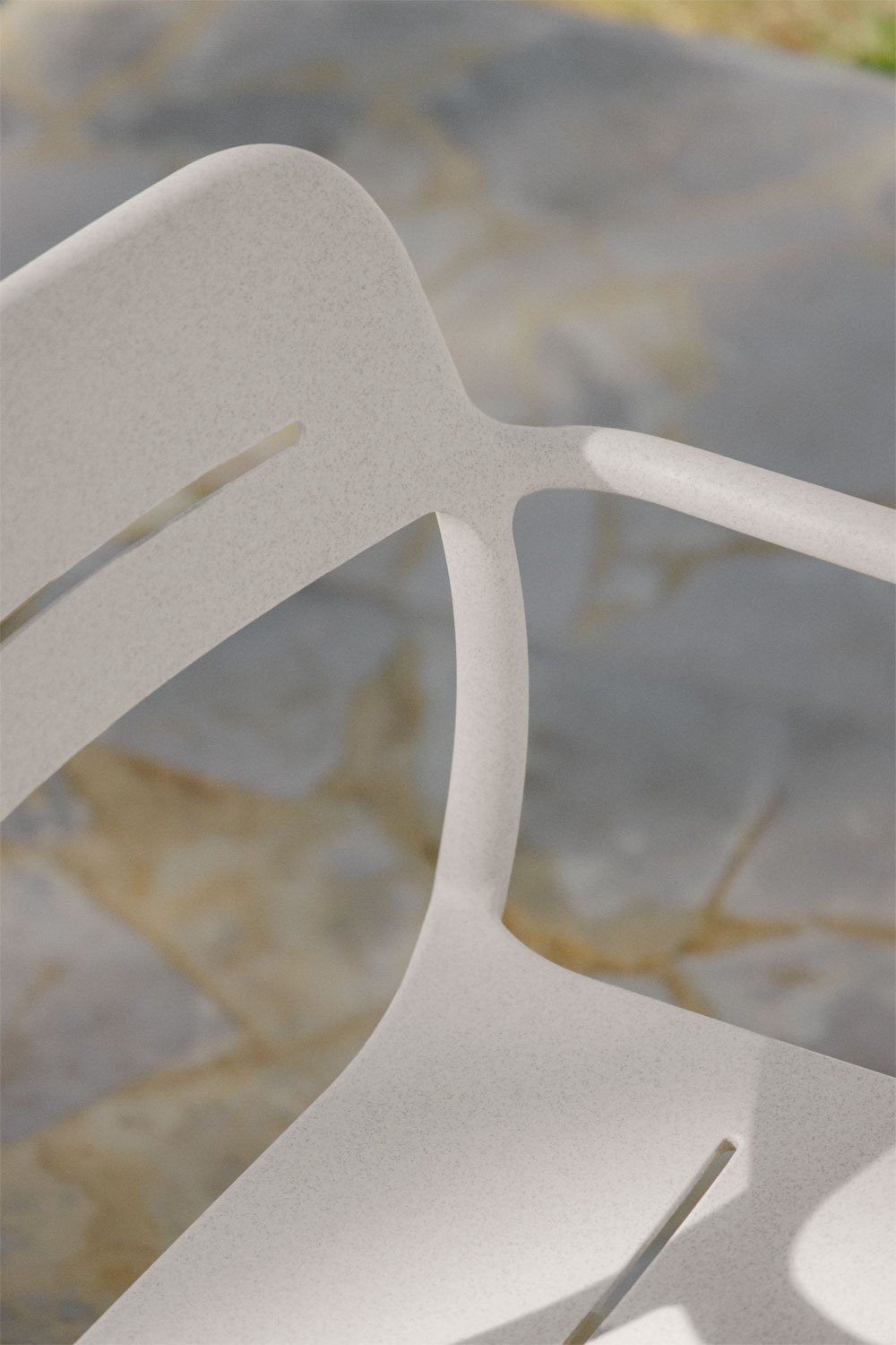 Silla de jardín apilable con reposabrazos en polipropileno Graneli, imagen de galer&iacute;a 2