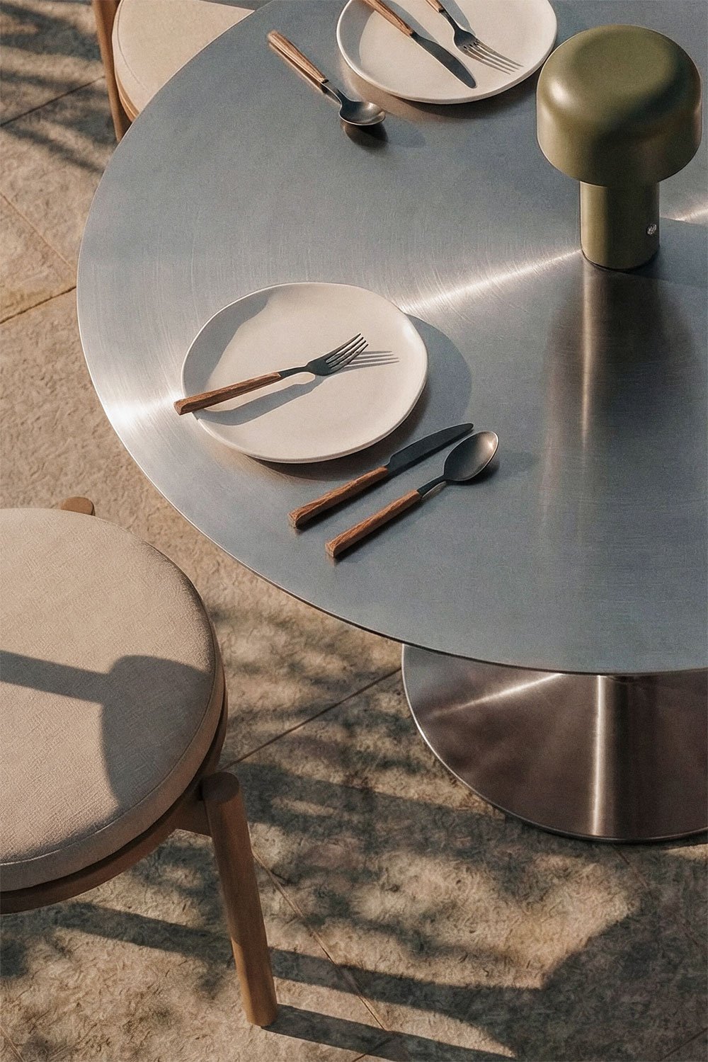 Mesa de jardín redonda en acero inoxidable Xiren, imagen de galer&iacute;a 2