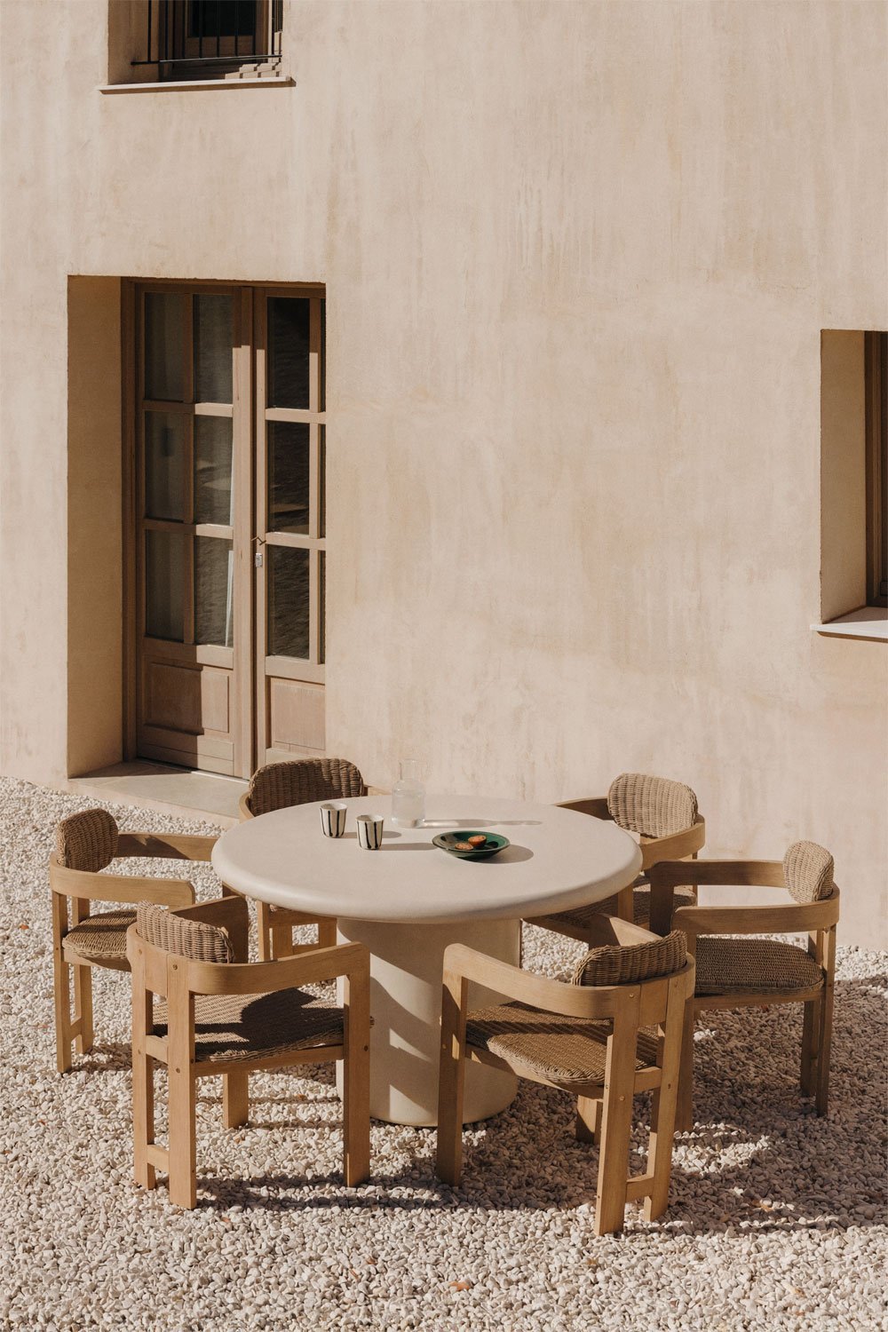 Mesa de jardín redonda en cemento Namara, imagen de galer&iacute;a 1