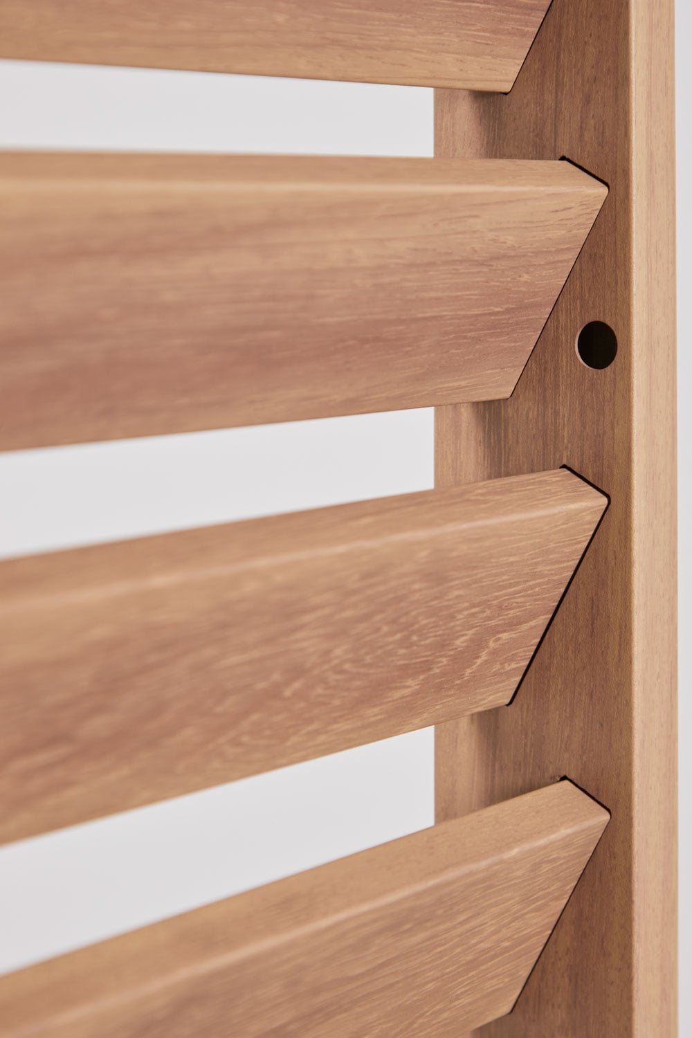 Pack de 3 paneles laterales de 92,5 cm para pérgola bioclimática de aluminio con lamas madera castaña Druvia, imagen de galer&iacute;a 2