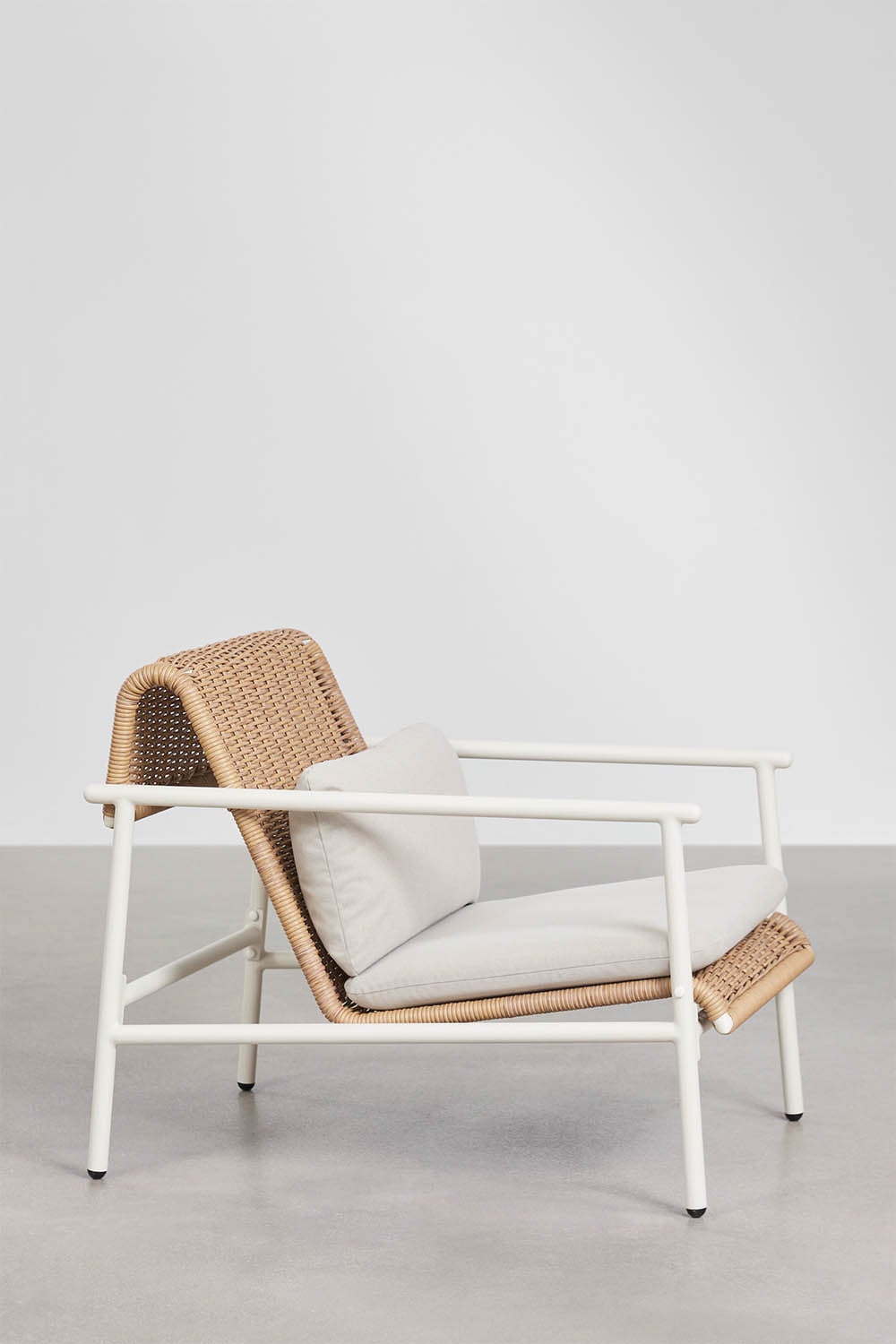 Sillón de jardín con reposabrazos en aluminio y ratán sintético Duroli, imagen de galer&iacute;a 5