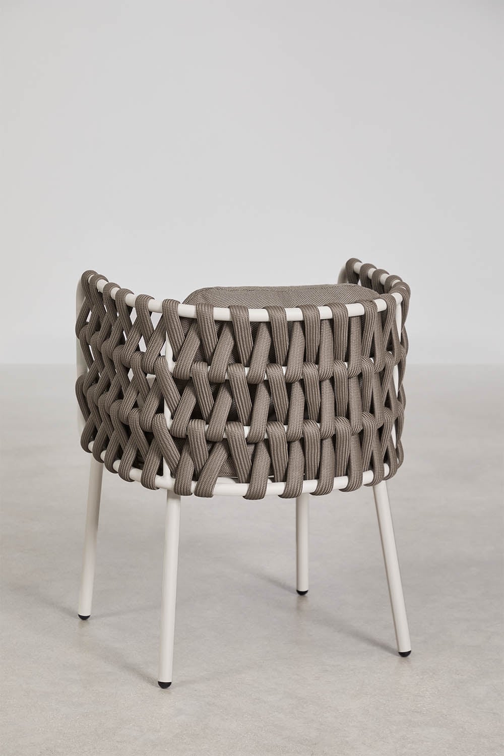 Silla de jardín con reposabrazos en aluminio y cuerda trenzada Tevary, imagen de galer&iacute;a 3