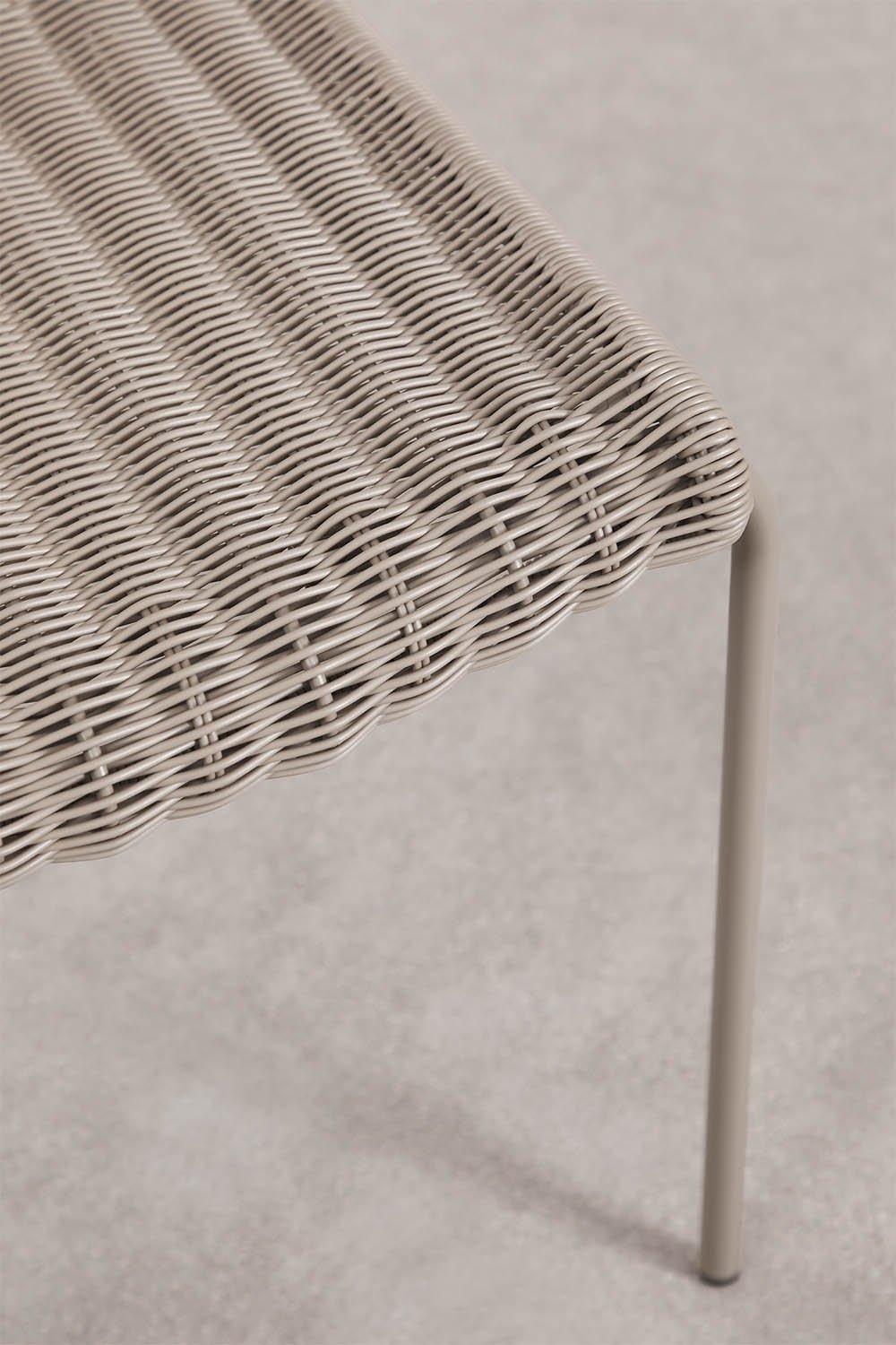 Pack de 2 sillas de comedor en mimbre sintético y acero Revia, imagen de galer&iacute;a 5