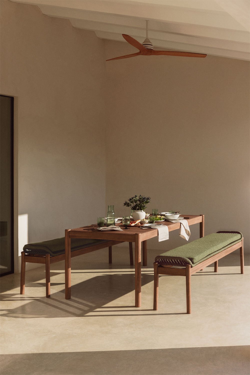 Mesa de jardín rectangular en madera de acacia Karvia, imagen de galer&iacute;a 1