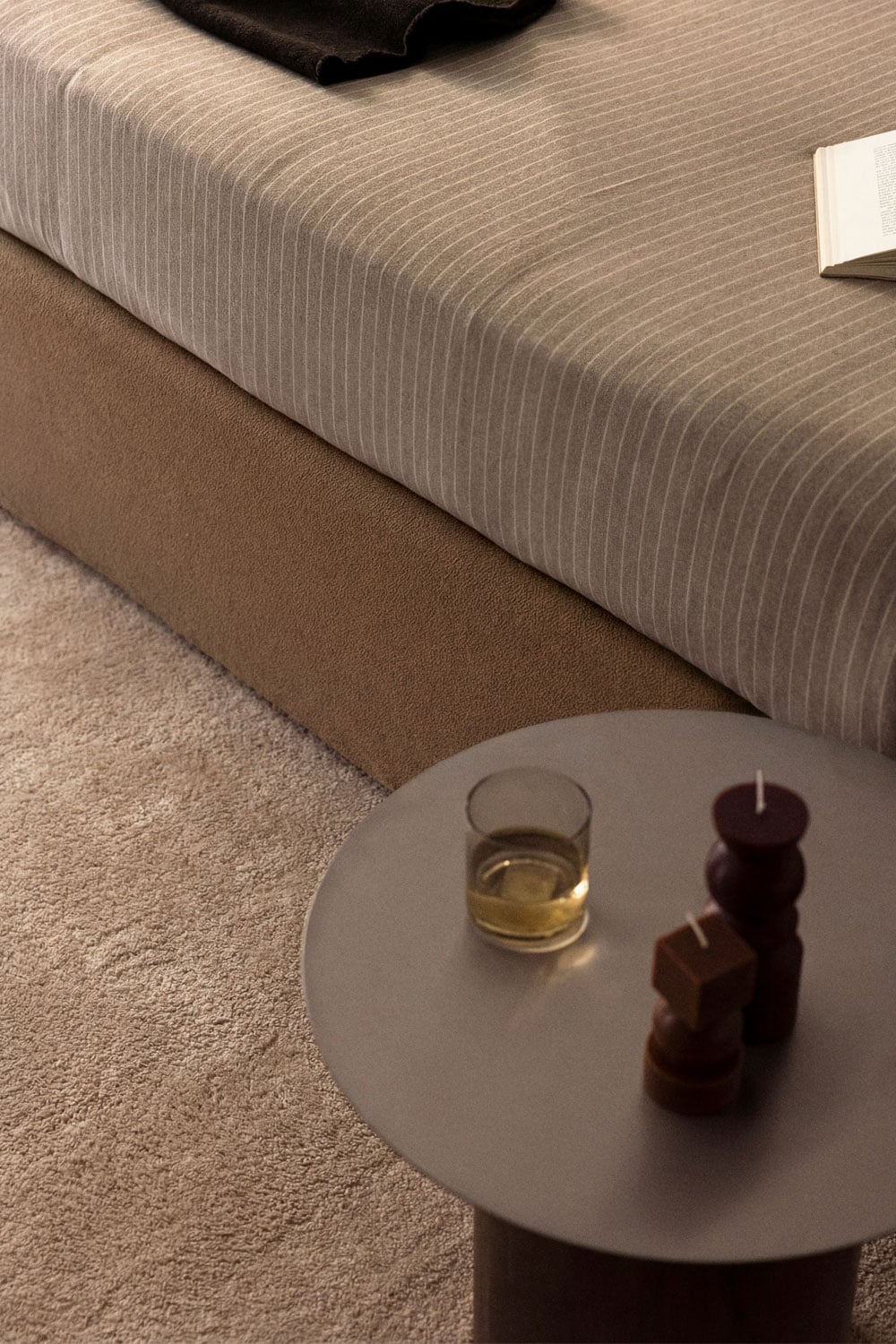 Cama para colchón 180x200cm con canapé abatible en bouclé marrón trigo Lorea, imagen de galer&iacute;a 2