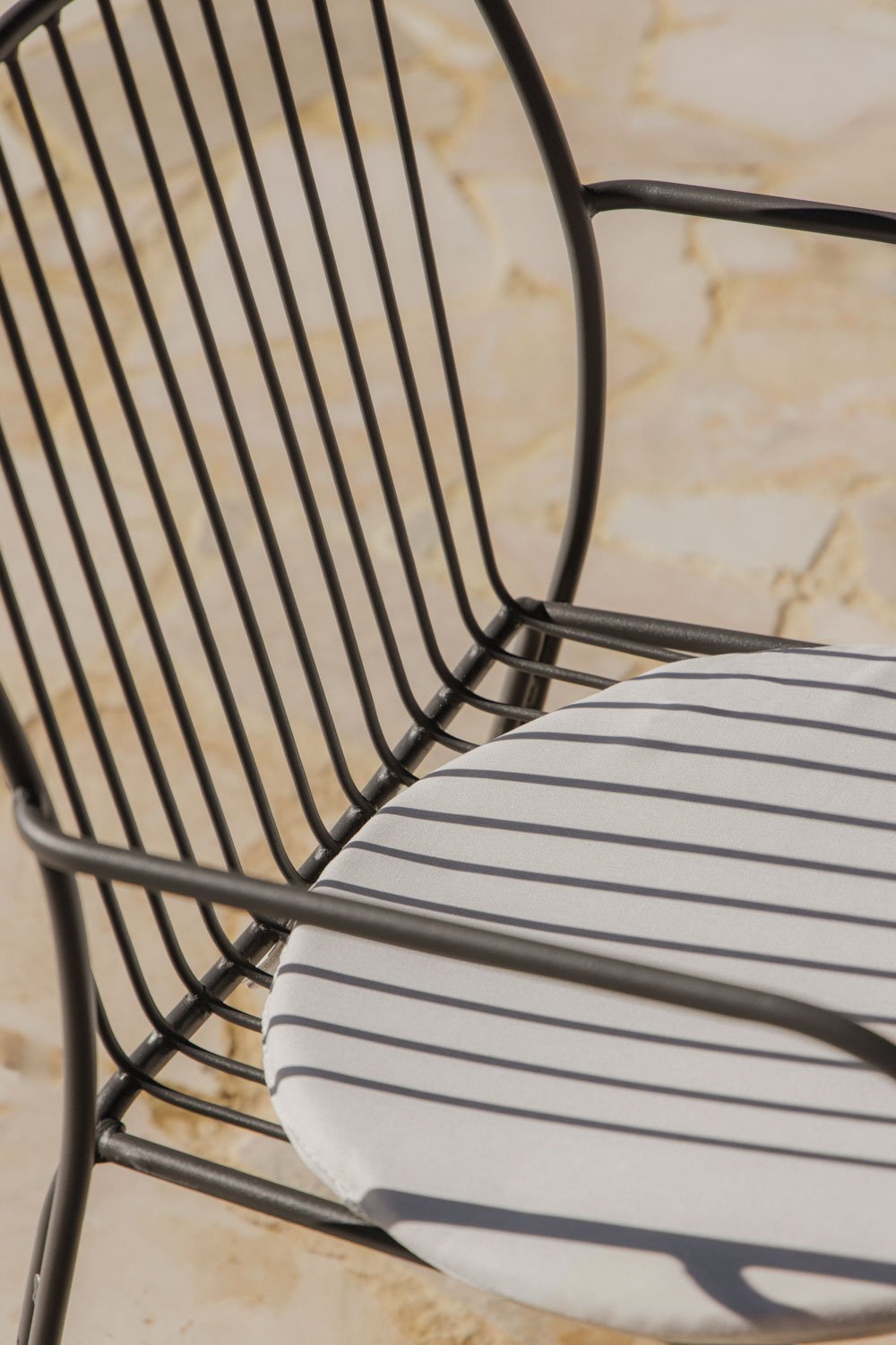 Silla de jardín con reposabrazos en acero Anerina, imagen de galer&iacute;a 2