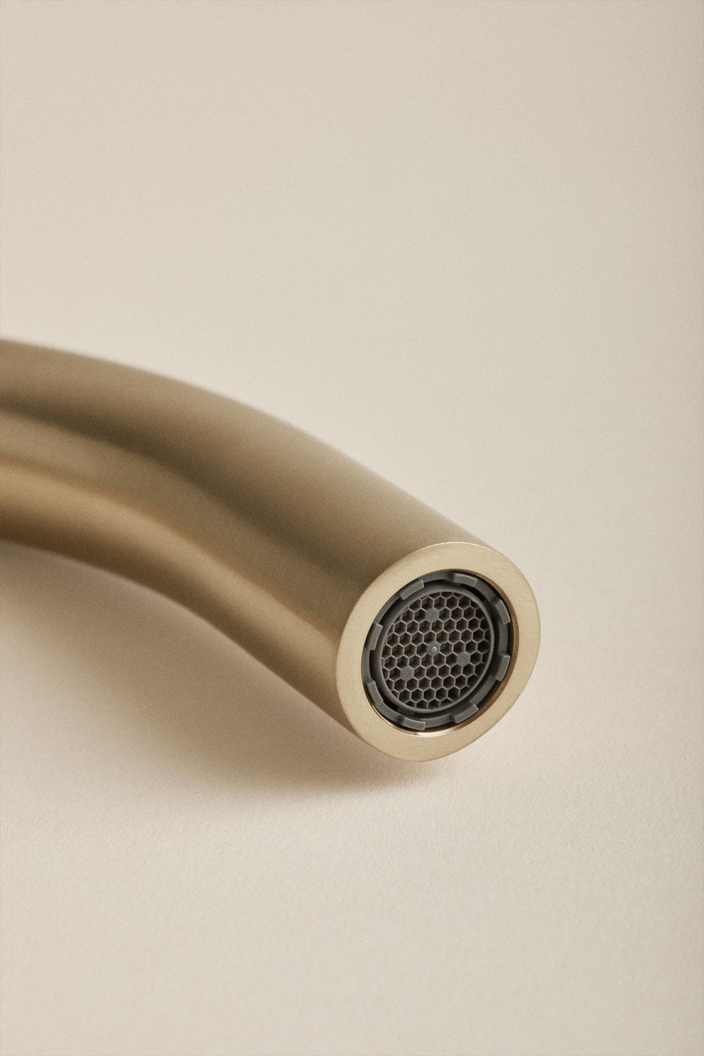 Grifo de cocina de exterior con caño alto en latón Alameda, imagen de galer&iacute;a 4