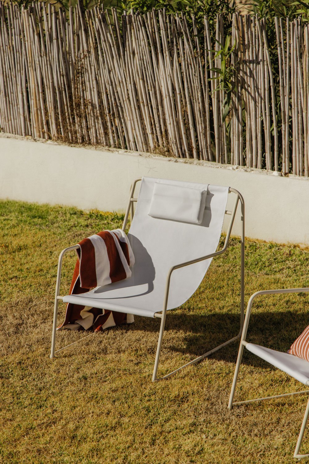 Hamaca con cojín y reposabrazos en acero Lorvian, imagen de galer&iacute;a 1