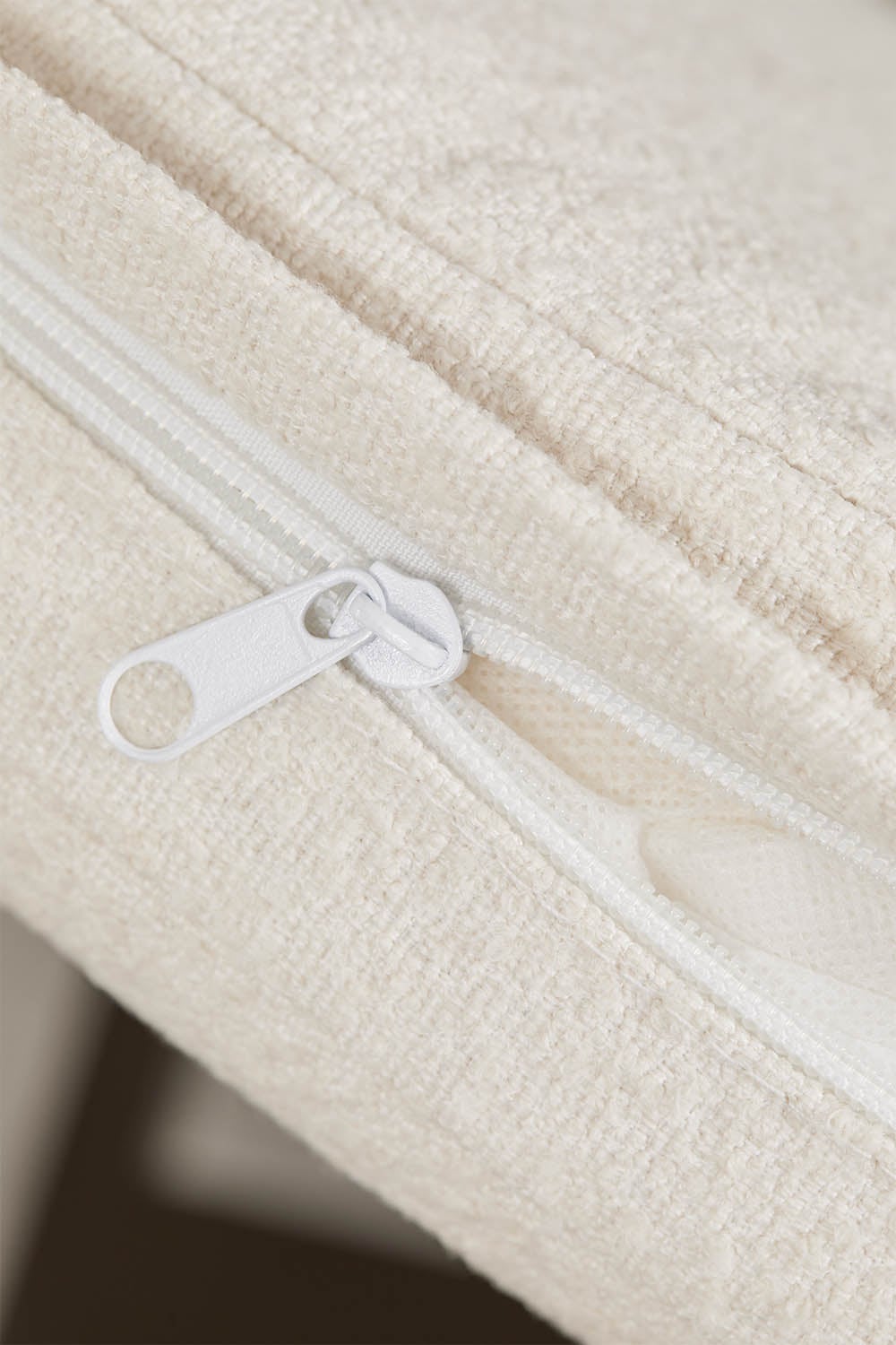 Silla de jardín con reposabrazos en bouclé y aluminio Boleni, imagen de galer&iacute;a 8