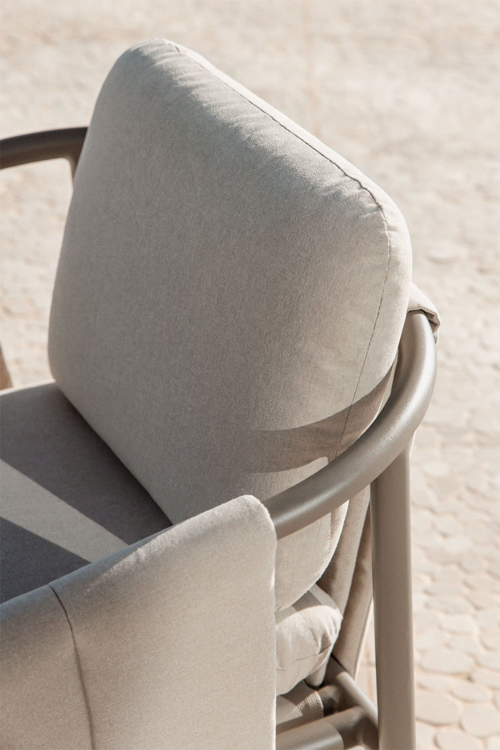 Conjunto de jardín con sofá de 2 plazas, 2 sillones tapizados y mesa de centro en acero Zunika, imagen de galer&iacute;a 2