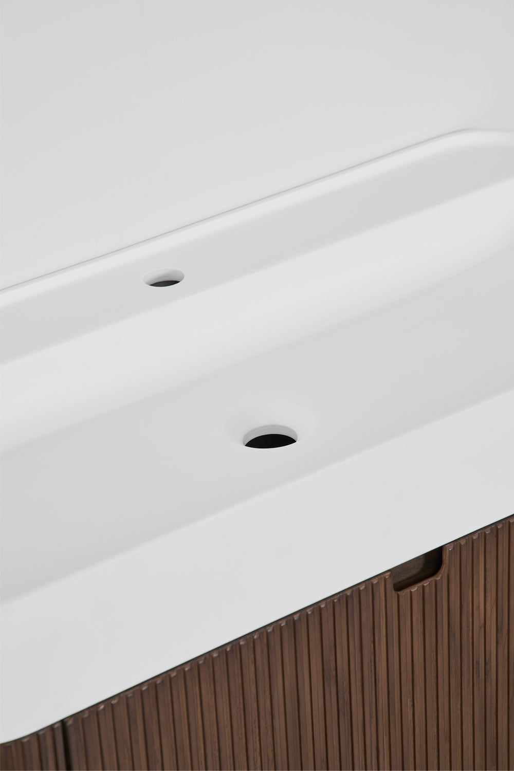 Conjunto de mueble de baño 80x40 cm suspendido en madera con lavabo integrado Saioa, imagen de galer&iacute;a 3