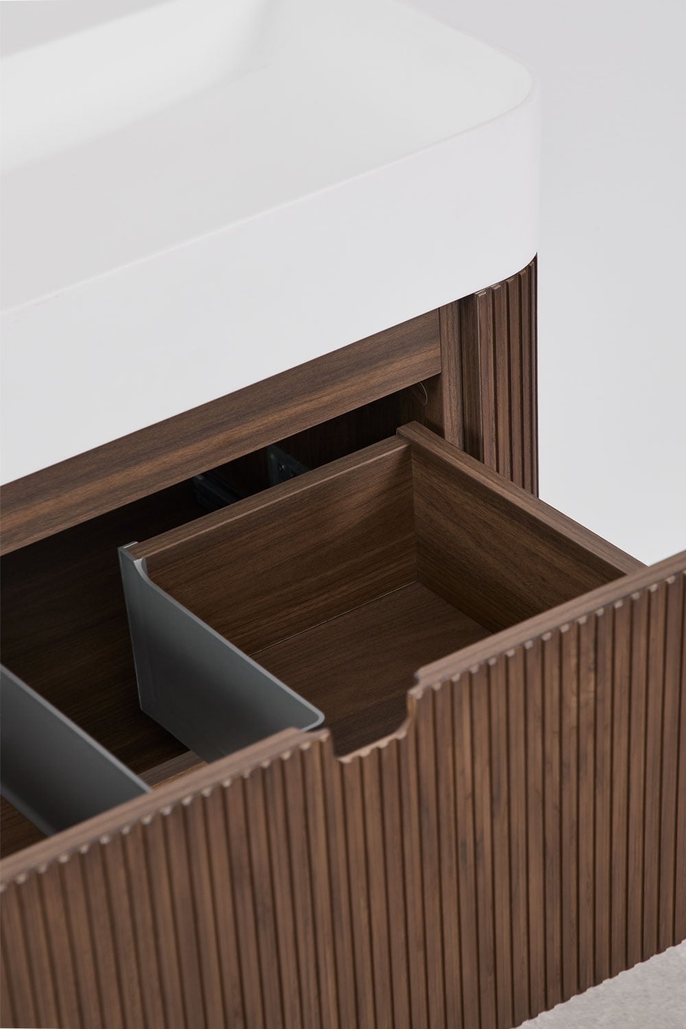 Conjunto de mueble de baño 80x40 cm suspendido en madera con lavabo integrado Saioa, imagen de galer&iacute;a 4