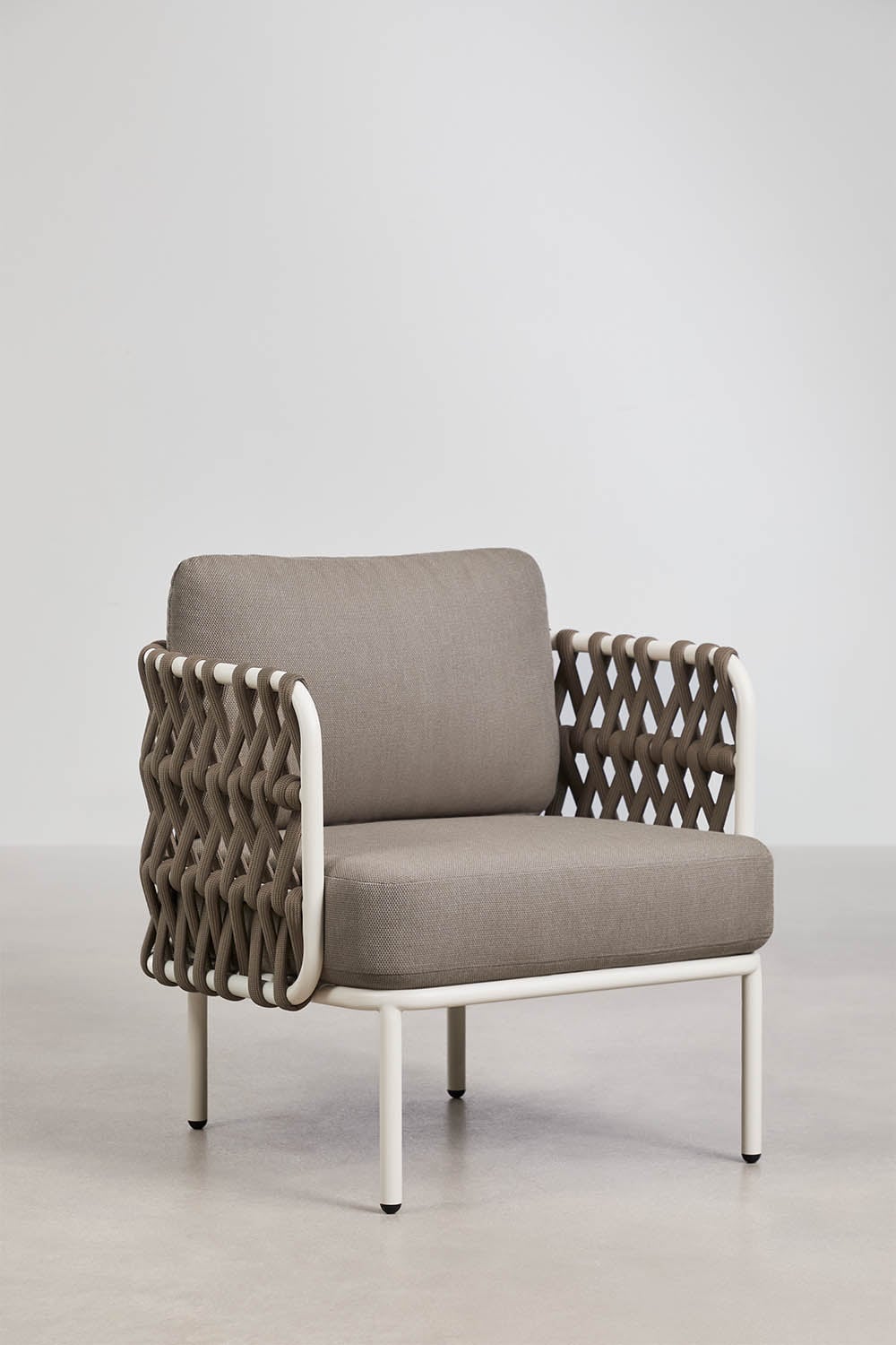 Sillón de jardín en aluminio y cuerda trenzada Tevary, imagen de galer&iacute;a 3