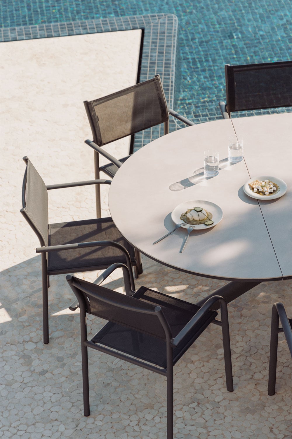 Mesa de jardín 145-200x145 cm extensible en aluminio Begur, imagen de galer&iacute;a 3