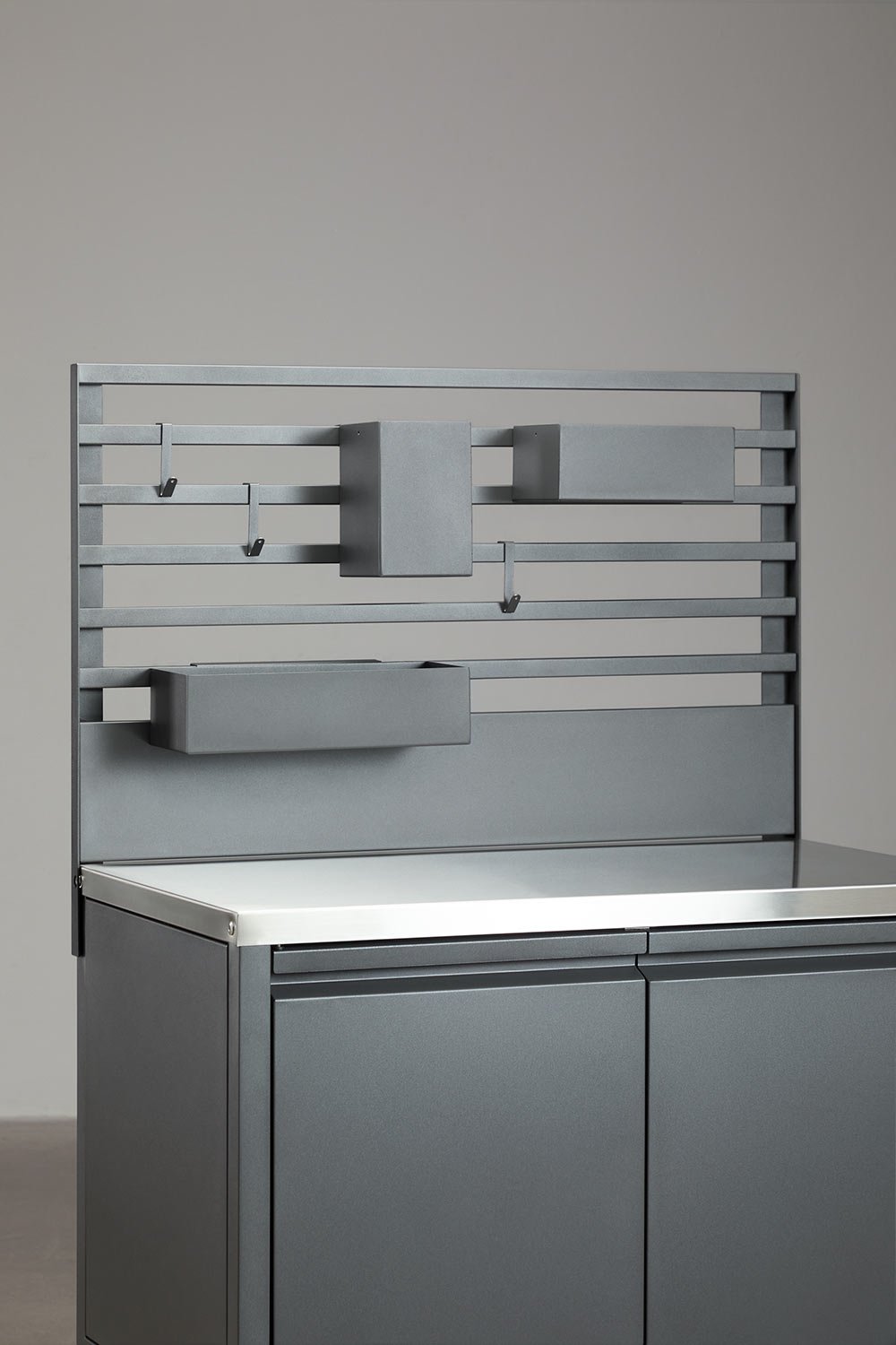 Cocina modular esquinera de exterior de 7 piezas con fregadero, panel organizador y barbacoa de carbón en acero Savona, imagen de galer&iacute;a 20