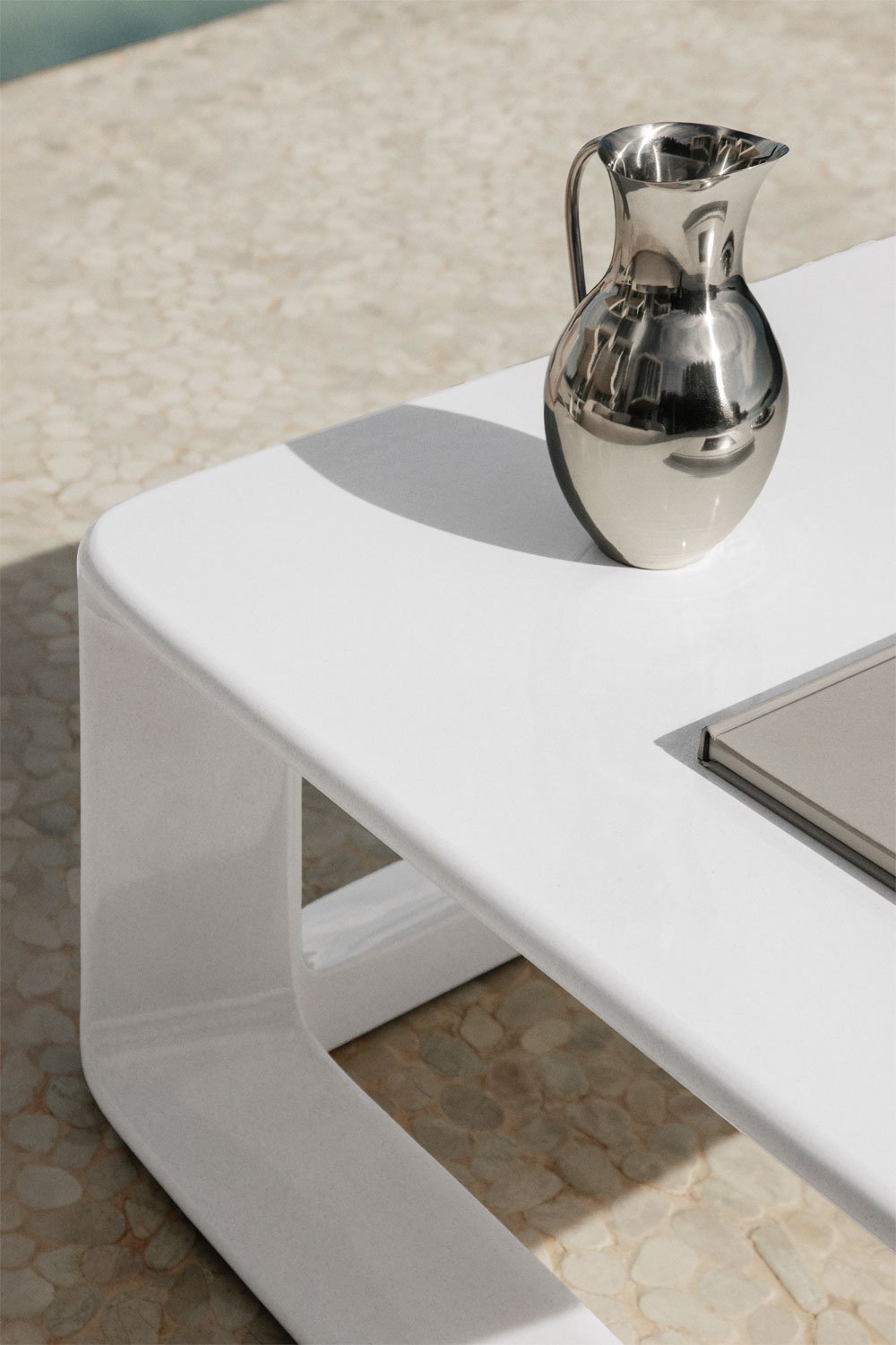 Mesa de centro para jardín cuadrada 80x80 cm en cemento y fibra de vidrio Lilou, imagen de galer&iacute;a 2