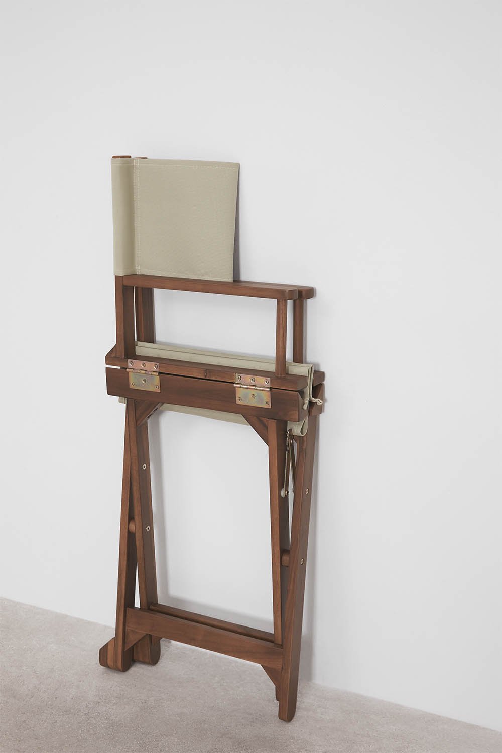 Silla de director plegable de jardín en madera de acacia Ridley, imagen de galer&iacute;a 6