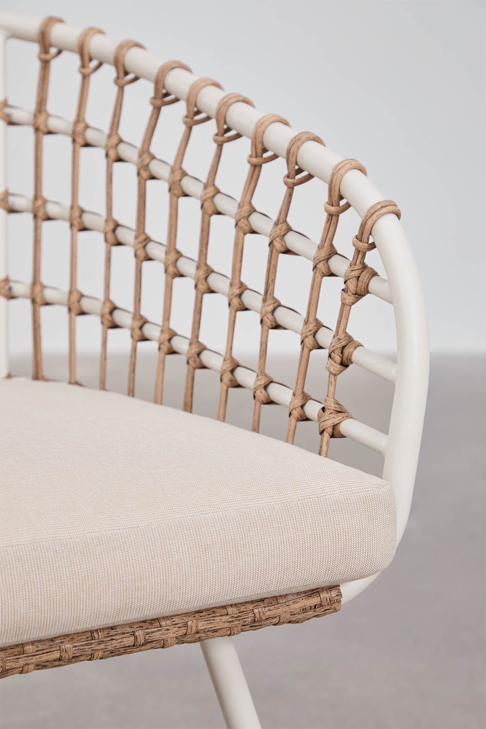 Silla de comedor con reposabrazos en aluminio y mimbre sintético Isaran, imagen de galer&iacute;a 5