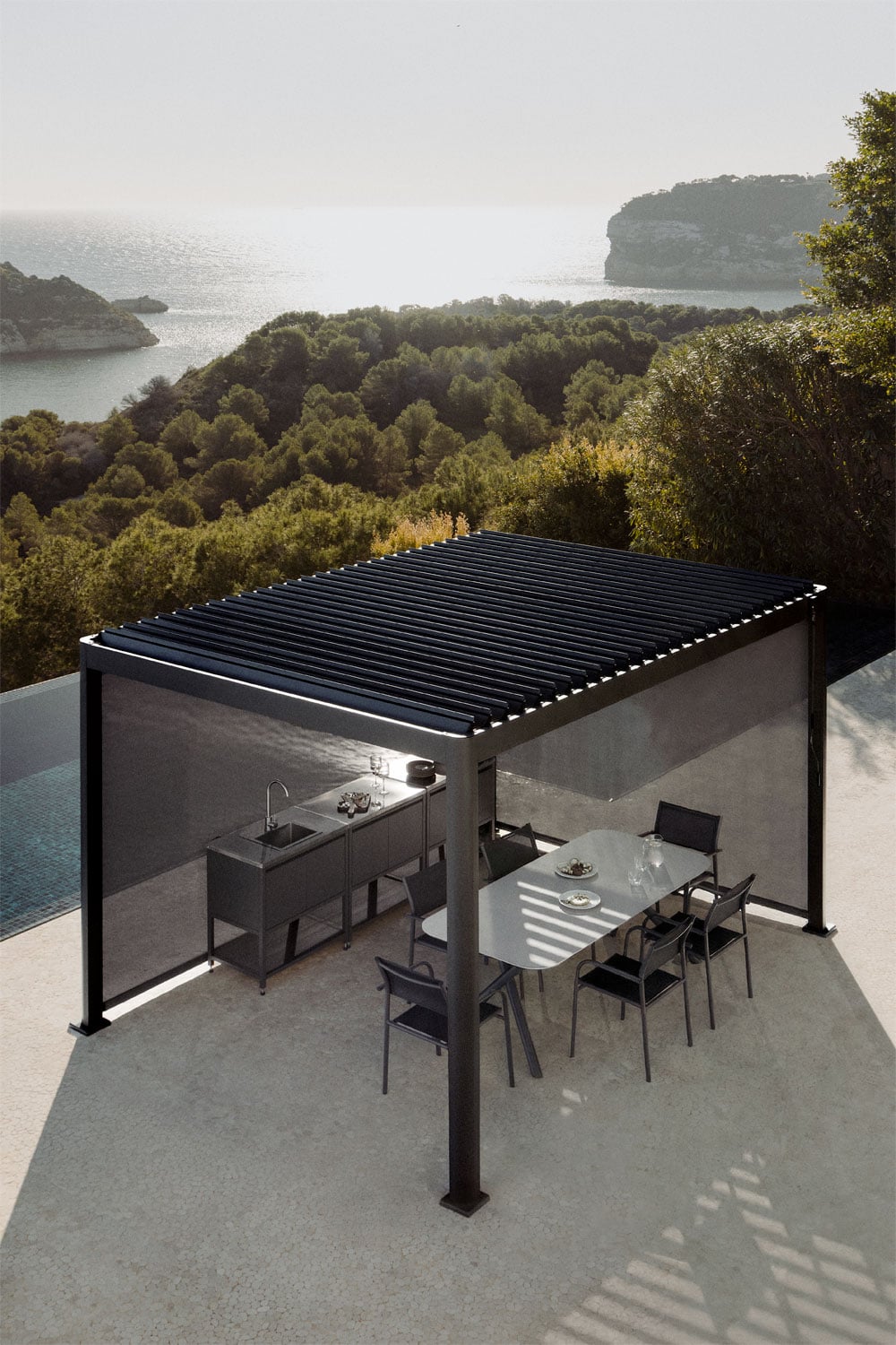 Pérgola bioclimática de aluminio con lamas y toldos laterales Druvia, imagen de galer&iacute;a 1