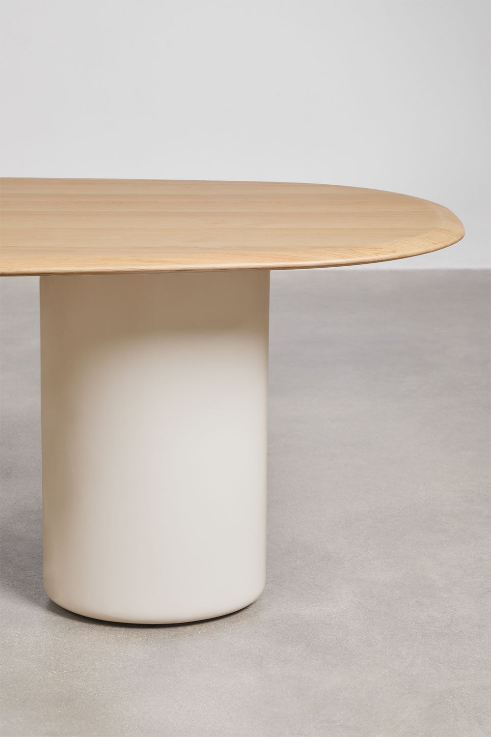 Mesa de comedor ovalada en MDF y cemento Lysander, imagen de galer&iacute;a 3