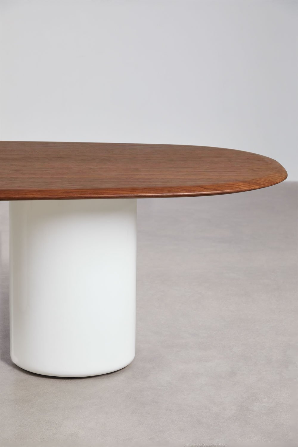 Mesa de comedor ovalada en MDF y cemento Lysander, imagen de galer&iacute;a 3