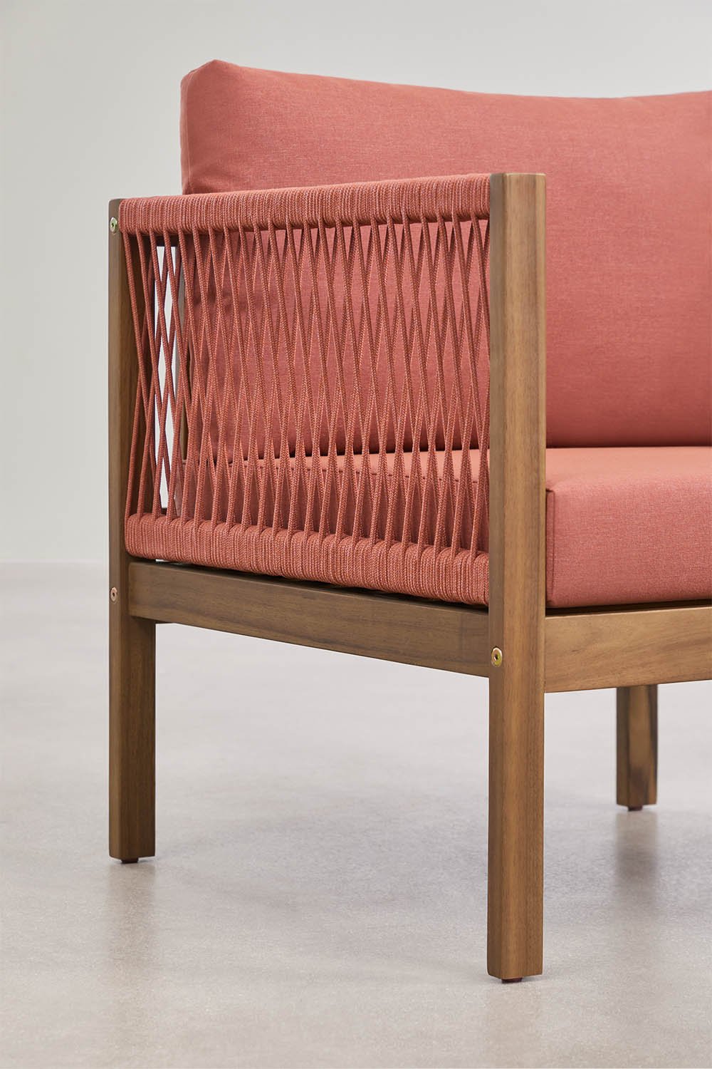 Sillón de jardín con reposabrazos en madera de acacia Branson, imagen de galer&iacute;a 5