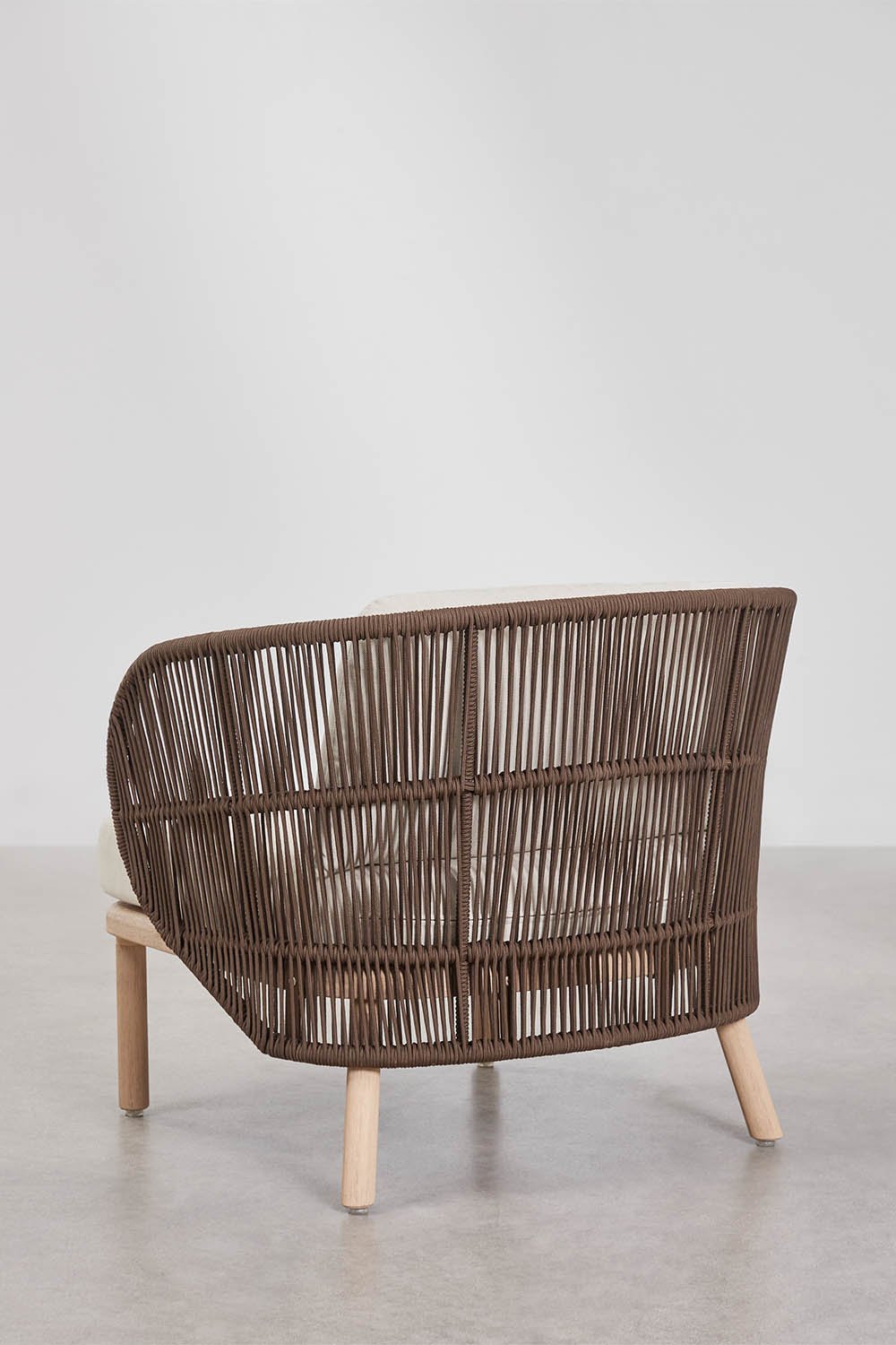 Conjunto de salón con 2 sillones en cuerda trenzada Capri y mesa de centro redonda Ø75 cm en cemento Layana, imagen de galer&iacute;a 4