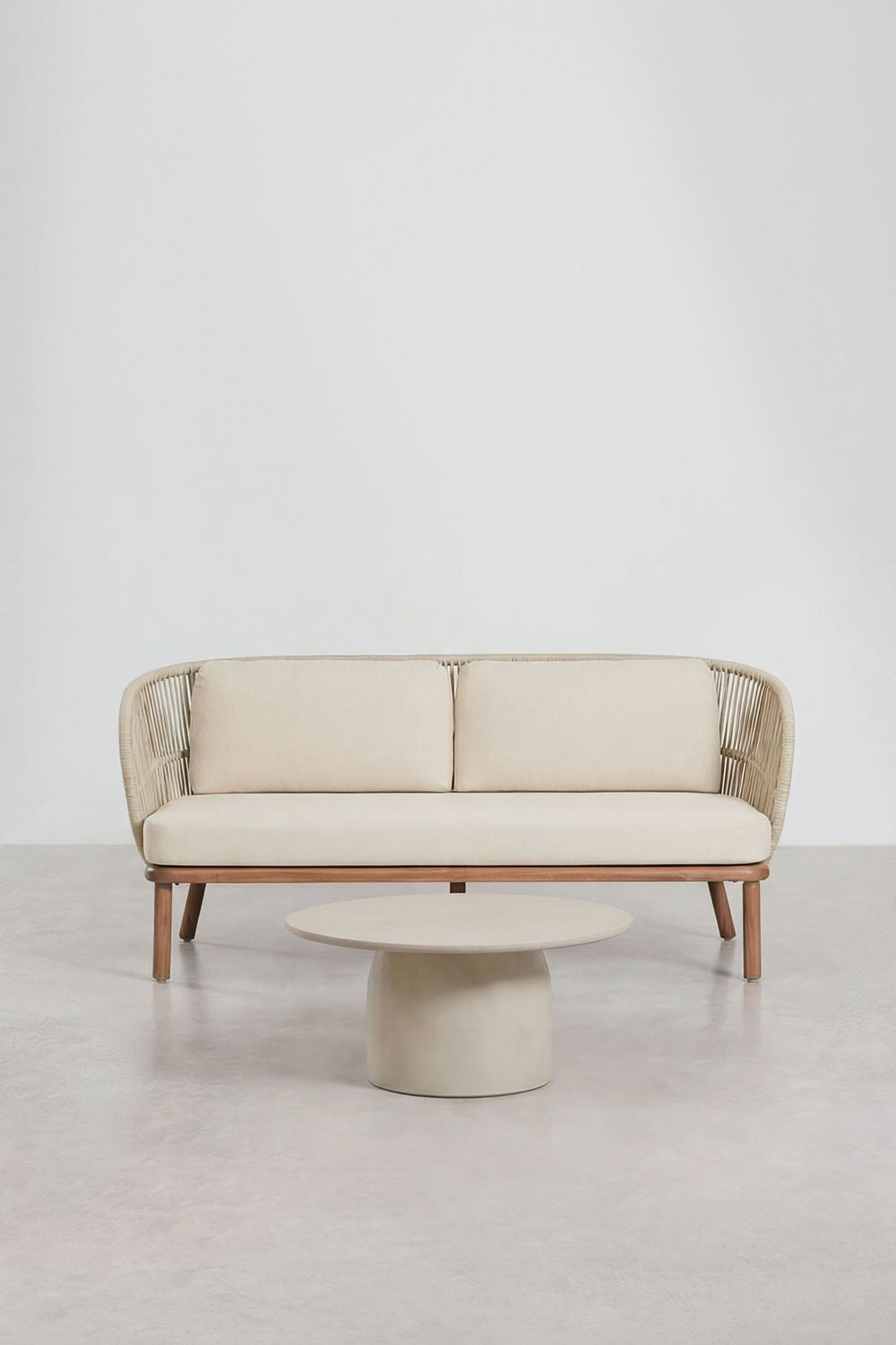 Conjunto de salón con sofá de 2 plazas en cuerda trenzada Capri y mesa de centro redonda Ø75 cm en cemento Layana, imagen de galer&iacute;a 1